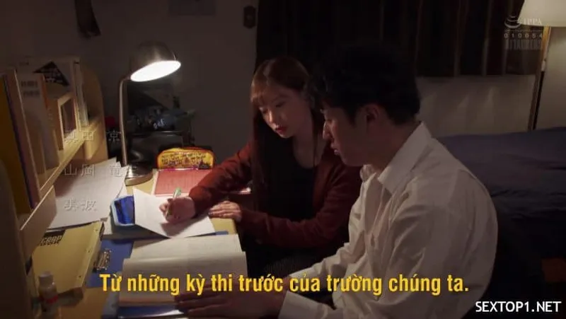 Không muốn quá khứ đen tối bị phanh phui, nữ phóng viên xinh xắn trao mình cho đầu gấu địt