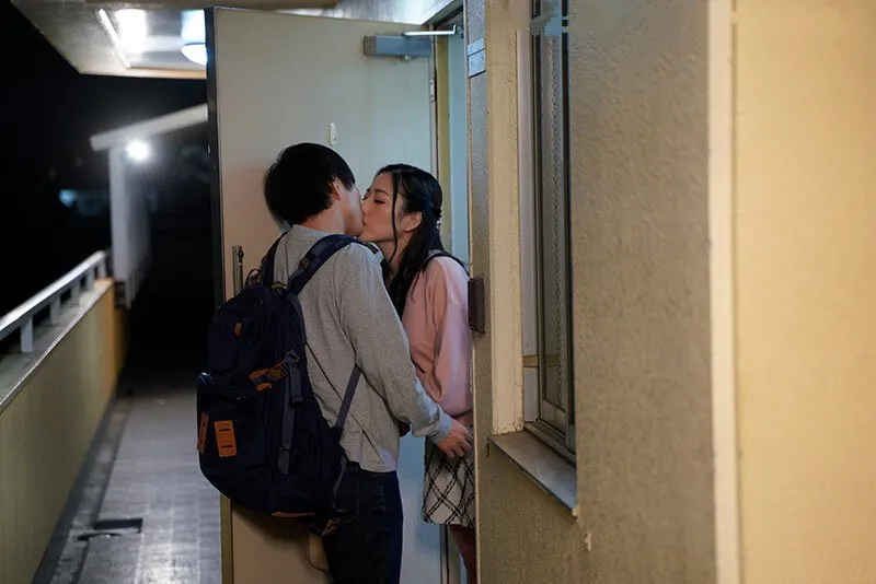 Bé nữ sinh cực phẩm trong áo đồng phục đón em đi học về là húp luôn